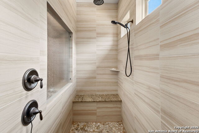 Image 30 of 52 For 233-239 Rosinweed