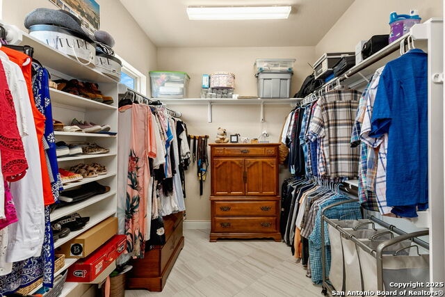 Image 31 of 52 For 233-239 Rosinweed