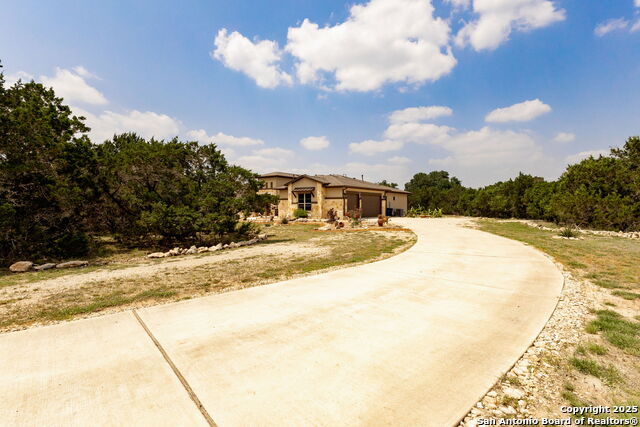 Image 4 of 52 For 233-239 Rosinweed