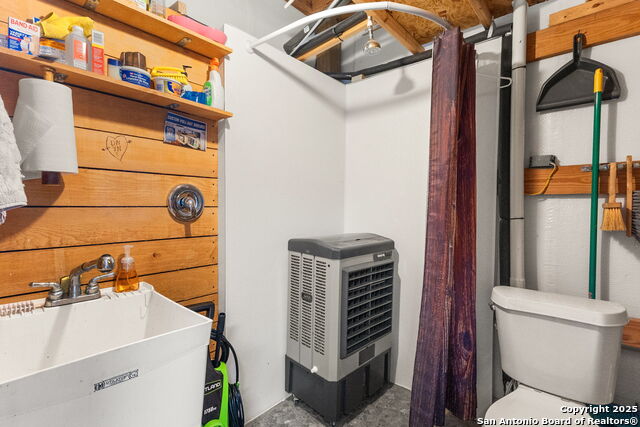 Image 44 of 52 For 233-239 Rosinweed