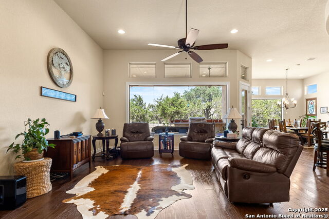 Image 7 of 52 For 233-239 Rosinweed