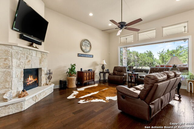 Image 8 of 52 For 233-239 Rosinweed