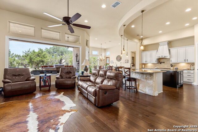 Image 9 of 52 For 233-239 Rosinweed