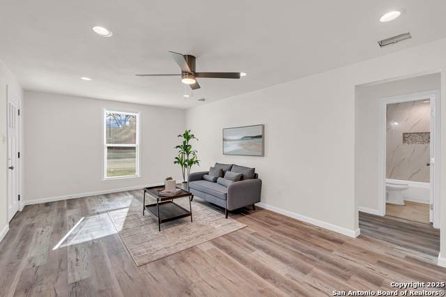 Image 9 of 21 For 629 Gevers S