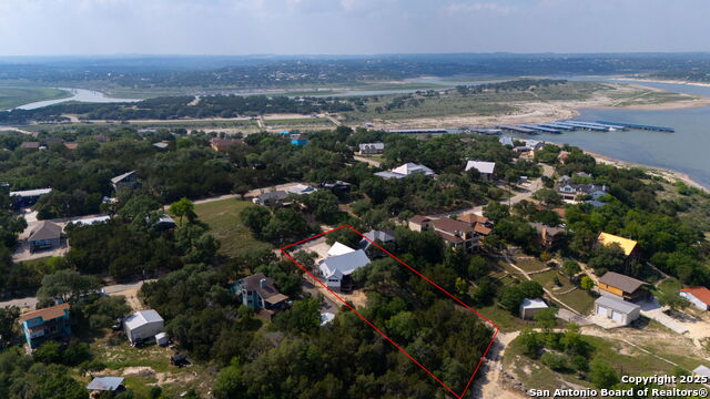 Listing photo id 8 for 1799 Lakeside Drive W