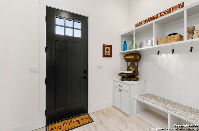 Listing photo id 13 for 1799 Lakeside Drive W