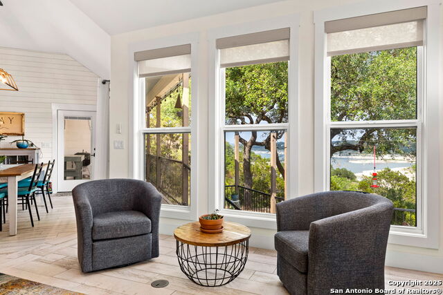 Listing photo id 15 for 1799 Lakeside Drive W