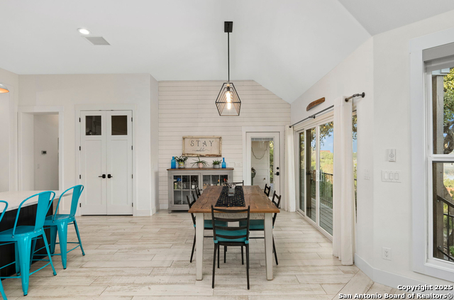Listing photo id 20 for 1799 Lakeside Drive W