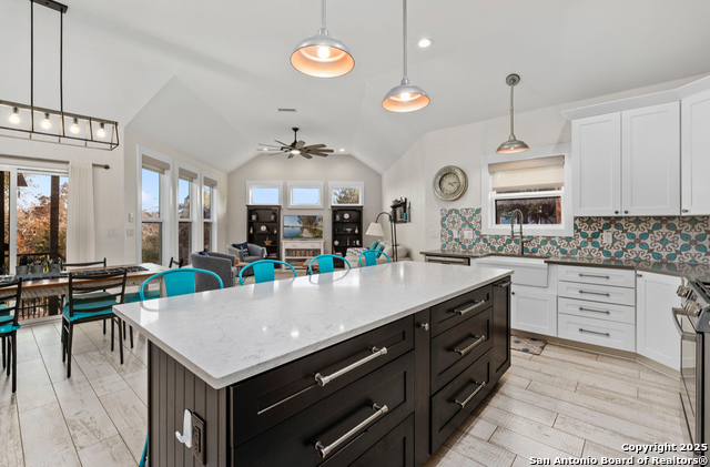 Listing photo id 23 for 1799 Lakeside Drive W