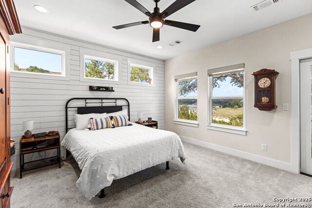Listing photo id 25 for 1799 Lakeside Drive W