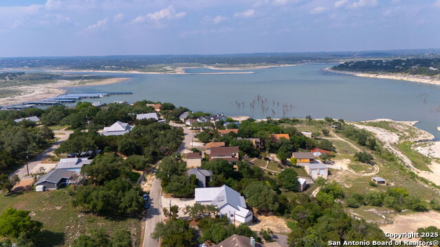 Listing photo id 1 for 1799 Lakeside Drive W