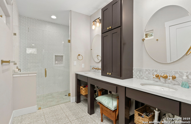 Listing photo id 29 for 1799 Lakeside Drive W