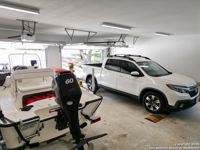 Listing photo id 34 for 1799 Lakeside Drive W