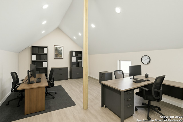 Listing photo id 37 for 1799 Lakeside Drive W