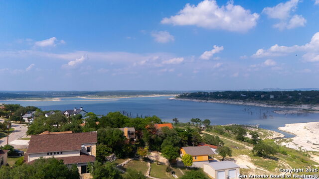 Listing photo id 2 for 1799 Lakeside Drive W