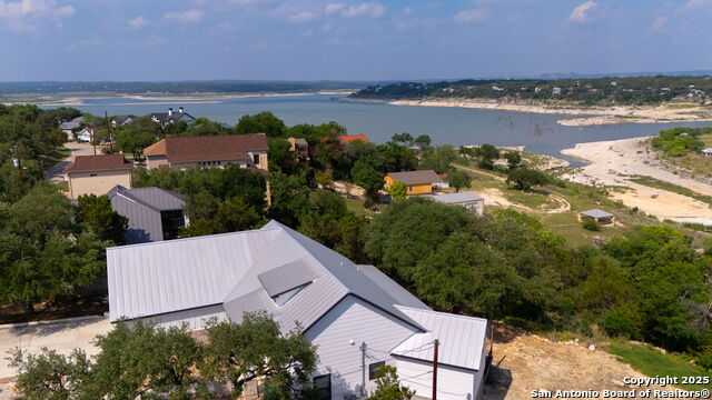 Listing photo id 6 for 1799 Lakeside Drive W