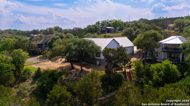 Listing photo id 7 for 1799 Lakeside Drive W