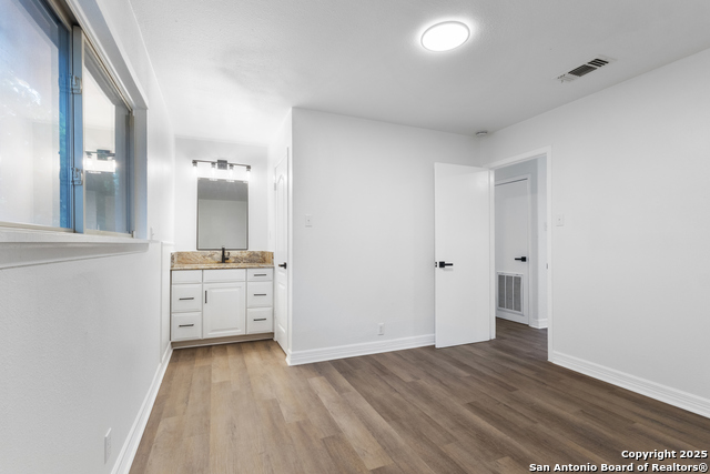 Listing photo id 8 for 510 W Vestal Pl