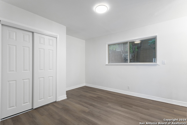 Listing photo id 9 for 510 W Vestal Pl