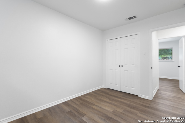 Listing photo id 12 for 510 W Vestal Pl