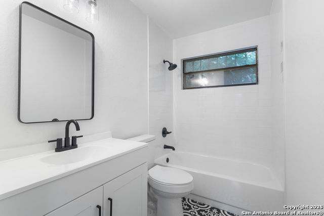 Listing photo id 13 for 510 W Vestal Pl