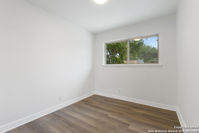 Listing photo id 14 for 510 W Vestal Pl