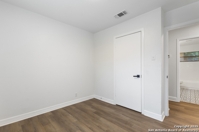 Listing photo id 15 for 510 W Vestal Pl