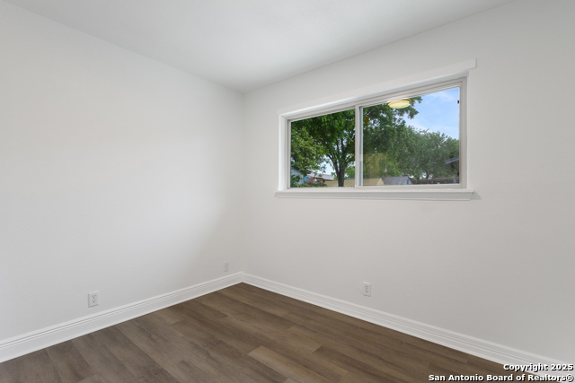 Listing photo id 16 for 510 W Vestal Pl