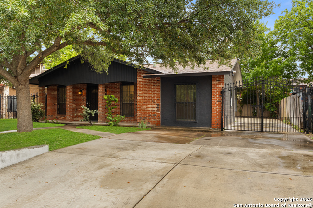 Listing photo id 20 for 510 W Vestal Pl