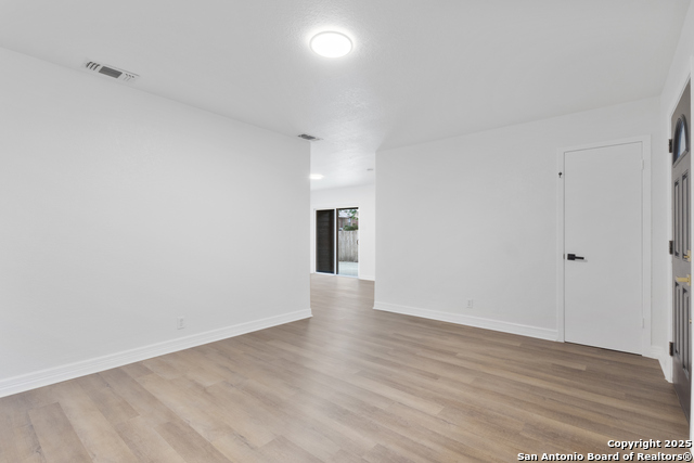 Listing photo id 1 for 510 W Vestal Pl