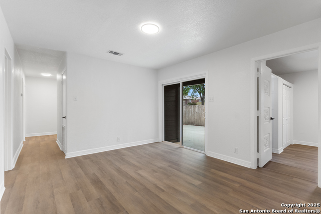 Listing photo id 2 for 510 W Vestal Pl