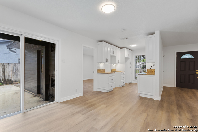 Listing photo id 3 for 510 W Vestal Pl