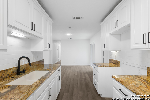 Listing photo id 5 for 510 W Vestal Pl
