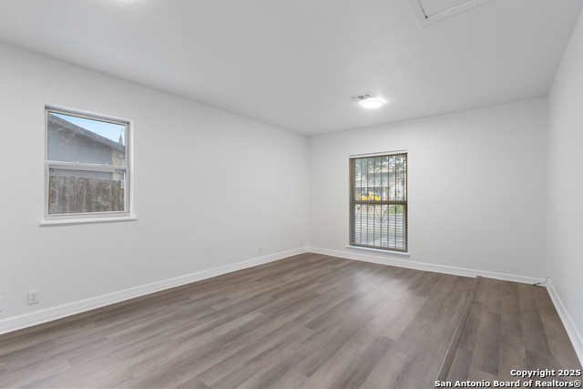 Listing photo id 7 for 510 W Vestal Pl