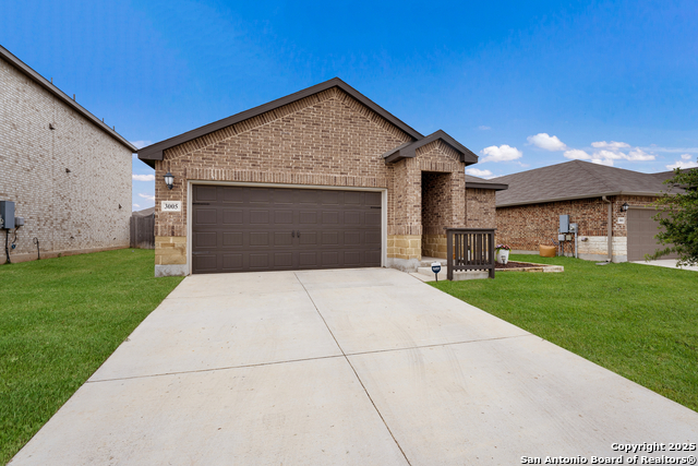 Listing photo id 1 for 3005 Muscat Way
