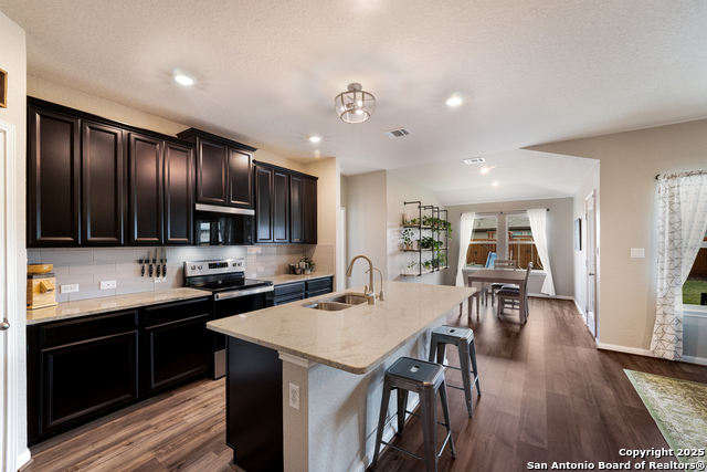 Listing photo id 4 for 3005 Muscat Way