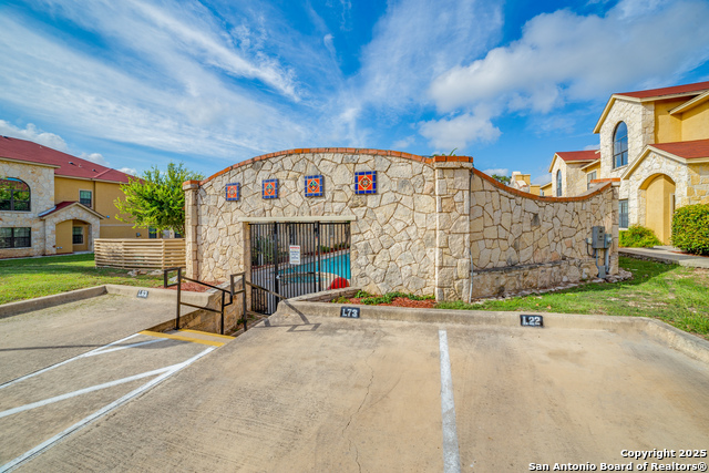 Image 3 of 29 For 6160 Eckhert  606