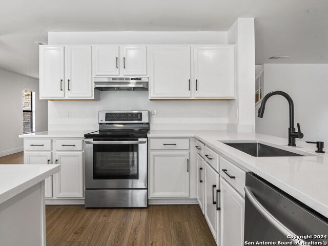 Listing photo id 11 for 11126 Cedar Park