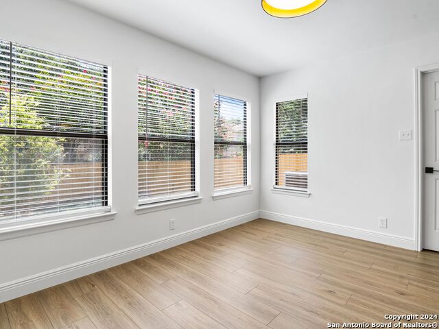 Listing photo id 13 for 11126 Cedar Park