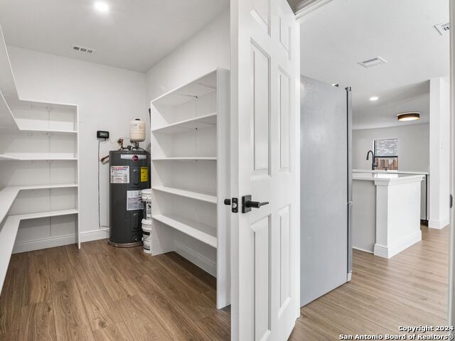 Listing photo id 14 for 11126 Cedar Park