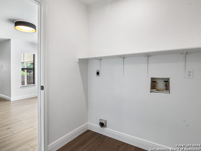 Listing photo id 15 for 11126 Cedar Park