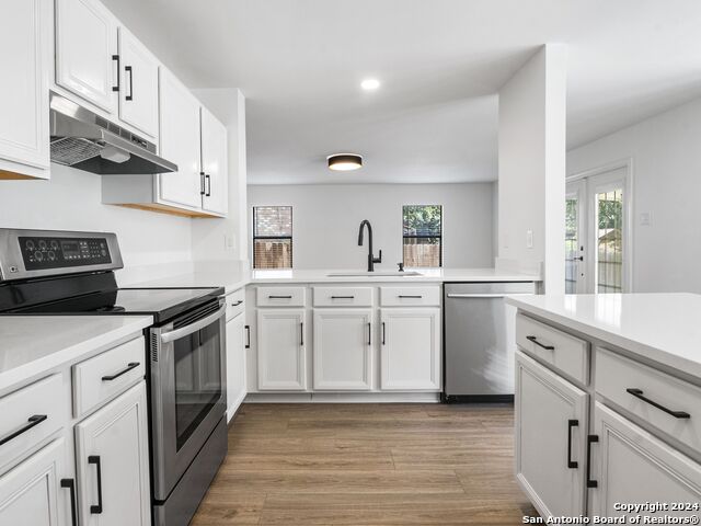 Listing photo id 3 for 11126 Cedar Park
