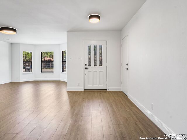 Listing photo id 4 for 11126 Cedar Park