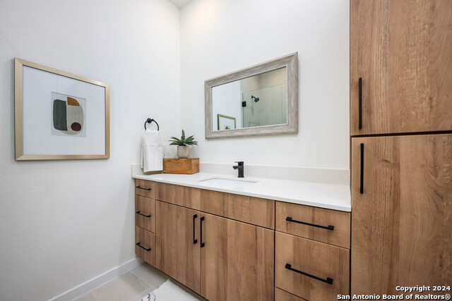Image 30 of 36 For 719 Locust St E 2106