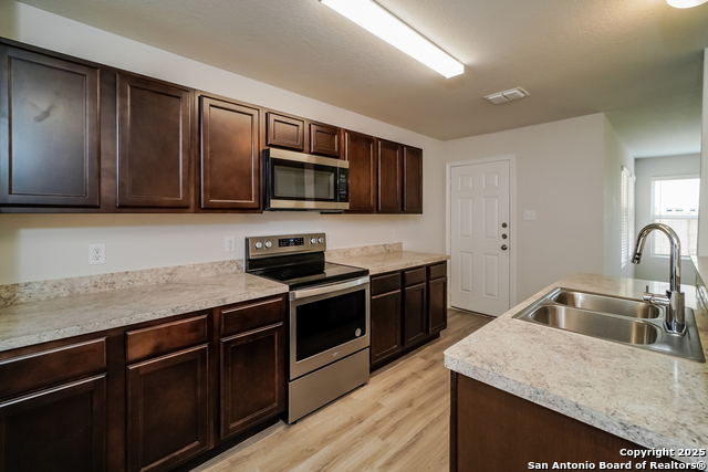 Image 3 of 14 For 10367 Clearwater Way