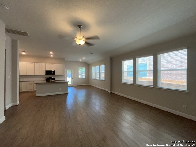 Listing photo id 8 for 12106 Casparis