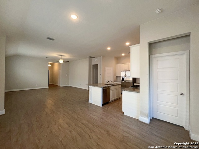 Listing photo id 12 for 12106 Casparis