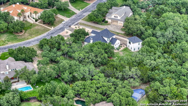 Image 10 of 26 For 8040 Colonial Woods