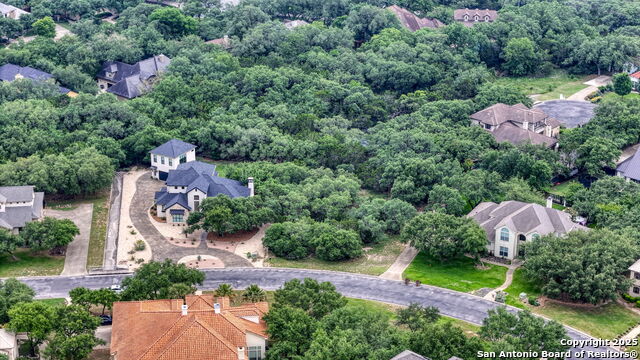 Image 4 of 26 For 8040 Colonial Woods
