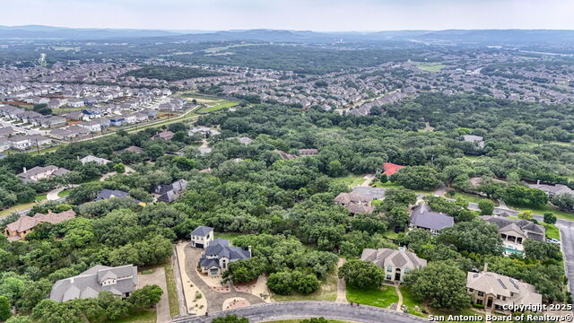 Image 6 of 26 For 8040 Colonial Woods